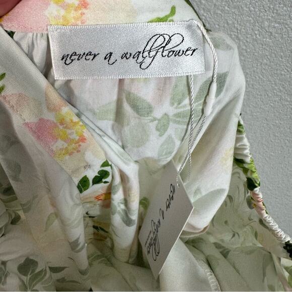 Never A Wallflower NWT Women’s Floral Print Button Back Off The Shoulder Top L - Picture 5 of 10